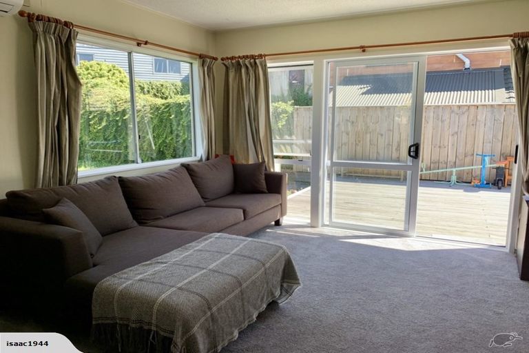 Photo of property in 2/13 Oswald Crescent, Paparangi, Wellington, 6037