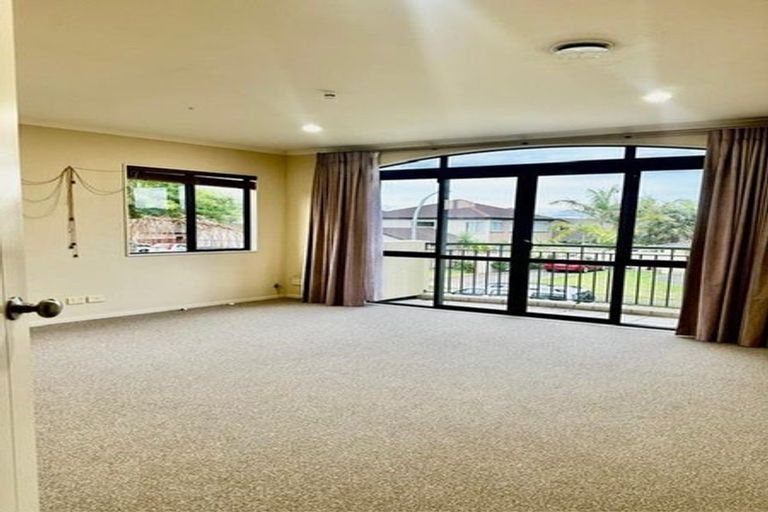 Photo of property in 49 Lilybank Crescent, East Tamaki, Auckland, 2013