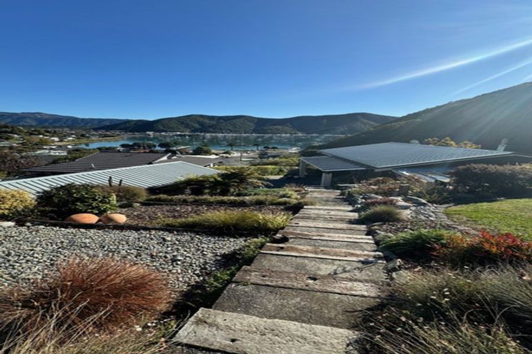 Photo of property in 7 Arthur Crescent, Waikawa, Picton, 7220