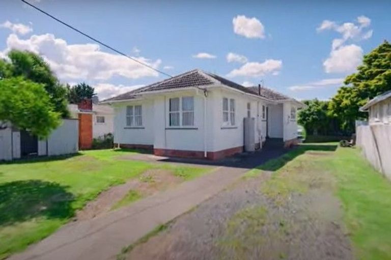 Photo of property in 62 Waipani Road, Te Atatu Peninsula, Auckland, 0610