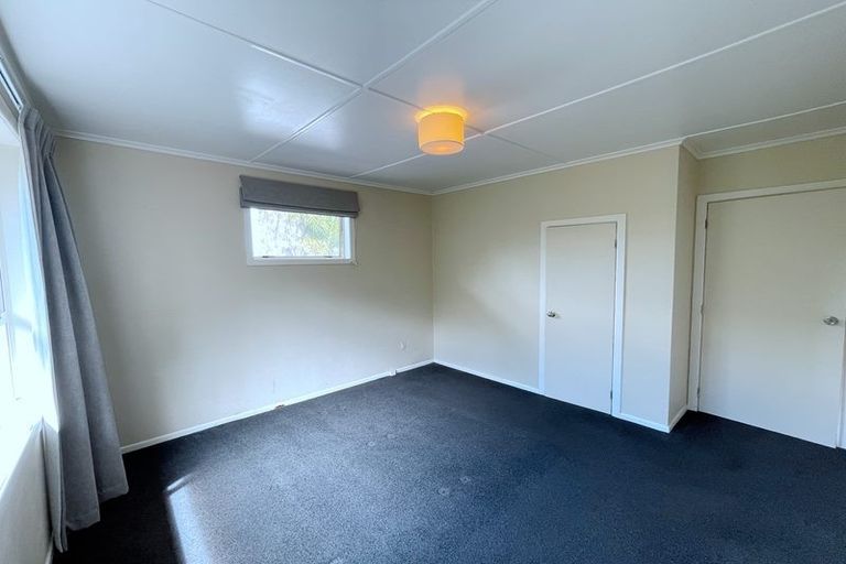 Photo of property in 18 Coniston Avenue, Te Atatu South, Auckland, 0610