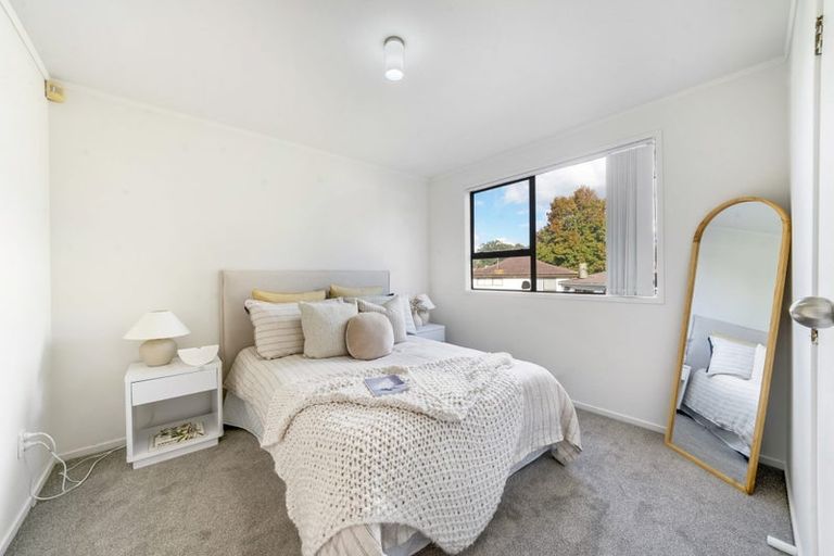 Photo of property in 2/7 Mon Desir Place, Manurewa, Auckland, 2102