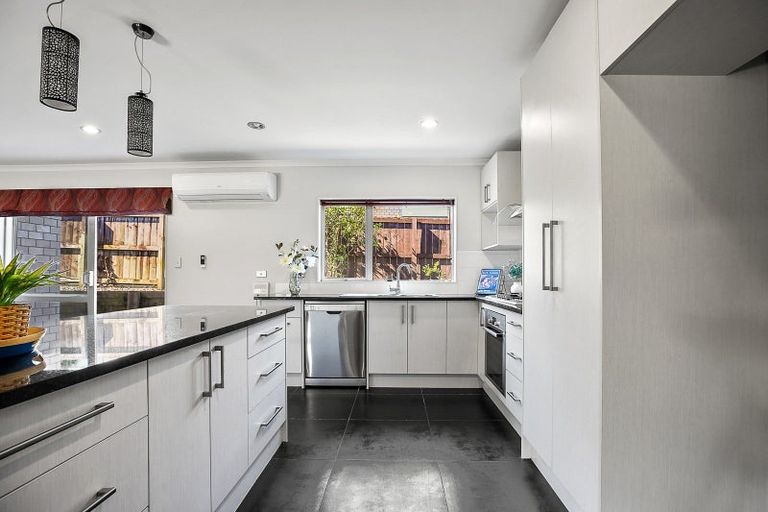 Photo of property in 64 Magellan Rise, Flagstaff, Hamilton, 3210