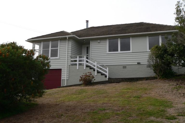 Photo of property in 17 Taylor Terrace, Tawa, Wellington, 5028