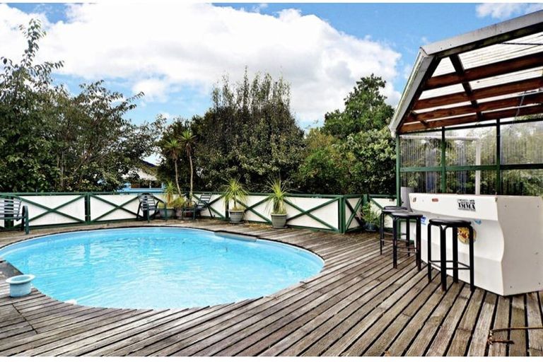 Photo of property in 24 Becker Drive, Weymouth, Auckland, 2103