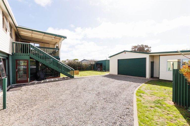 Photo of property in Build Inn, 1942 Parewanui Road, Parewanui, Bulls, 4894