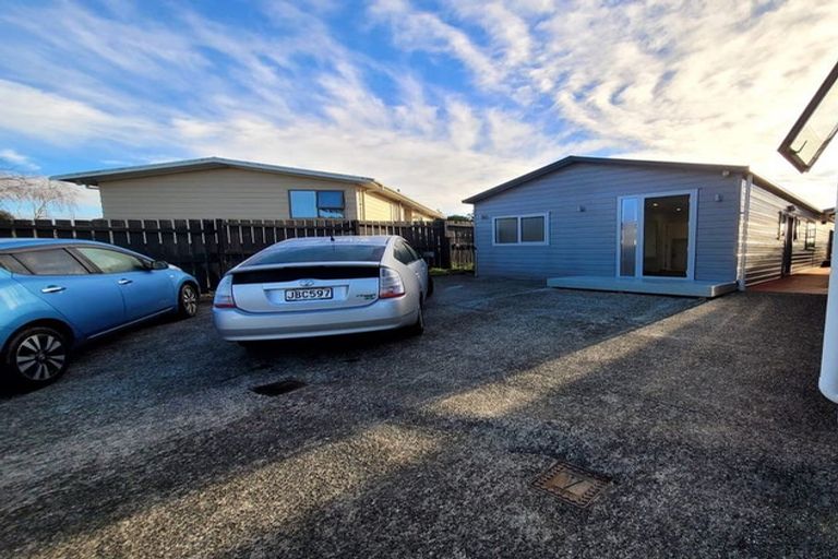 Photo of property in 5 Foyle Place, Glendene, Auckland, 0602