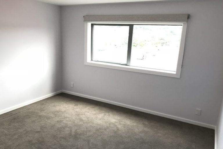 Photo of property in 2/121 Rongotai Road, Kilbirnie, Wellington, 6022