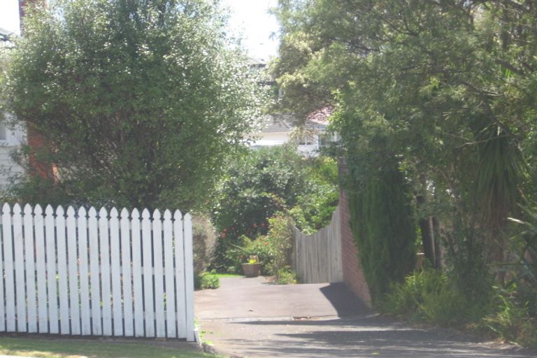 Photo of property in 1/85 Raleigh Road, Northcote, Auckland, 0627