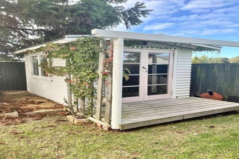 Photo of property in 28 Durham Street, Te Atatu Peninsula, Auckland, 0610