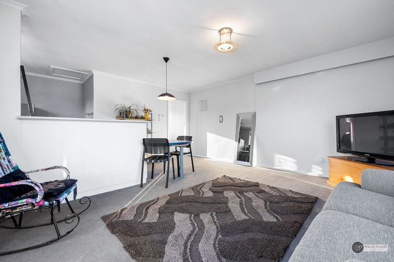 Photo of property in 37 Pohutukawa Street, Woburn, Lower Hutt, 5010