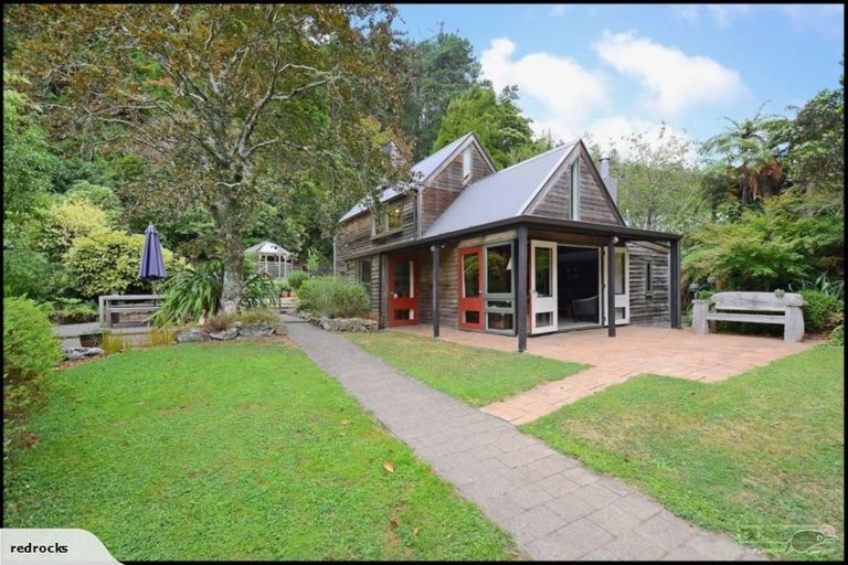 Photo of property in 111 Pinehaven Road, Pinehaven, Upper Hutt, 5019