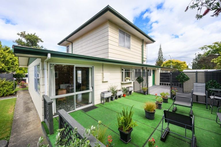 Photo of property in 1a Dunk Place, Milson, Palmerston North, 4414