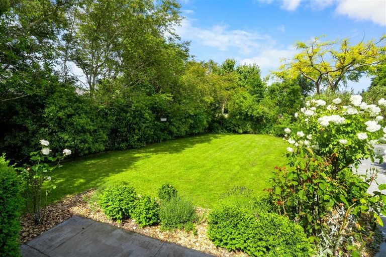 Photo of property in 9 Gwen Place, Redwood, Christchurch, 8051