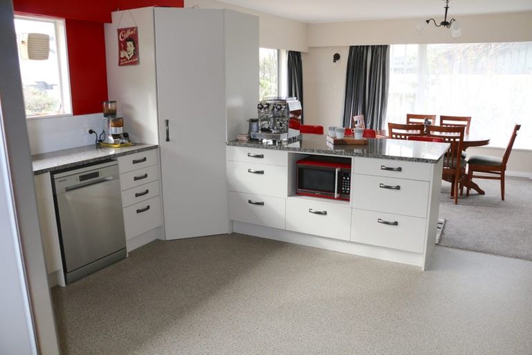 Photo of property in 3 Ardal Grove, Tirohanga, Lower Hutt, 5010