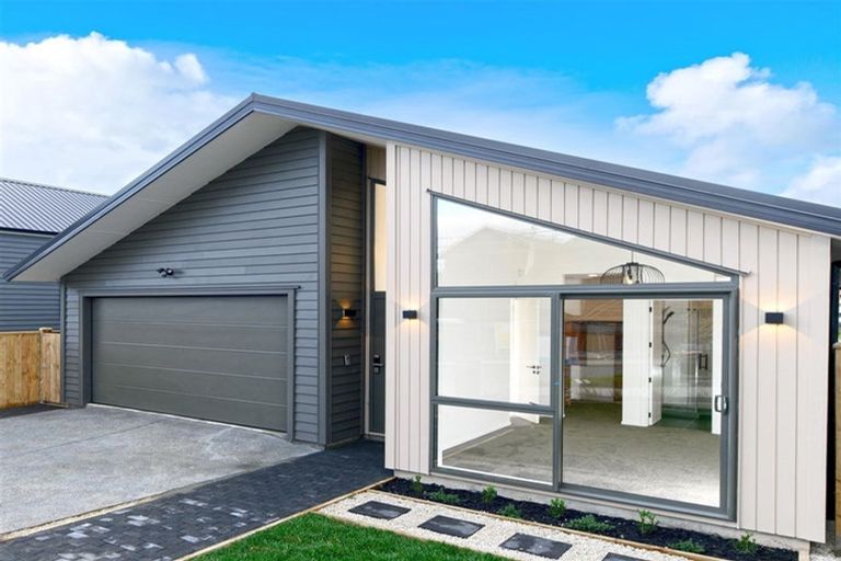 Photo of property in 21 Paparahi Place, Wainui, Silverdale, 0992