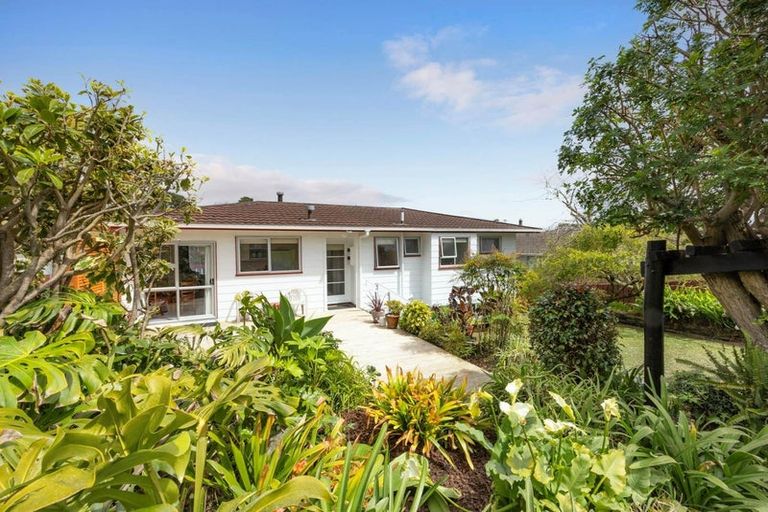 Photo of property in 15 Longreach Drive, Sunnyvale, Auckland, 0612