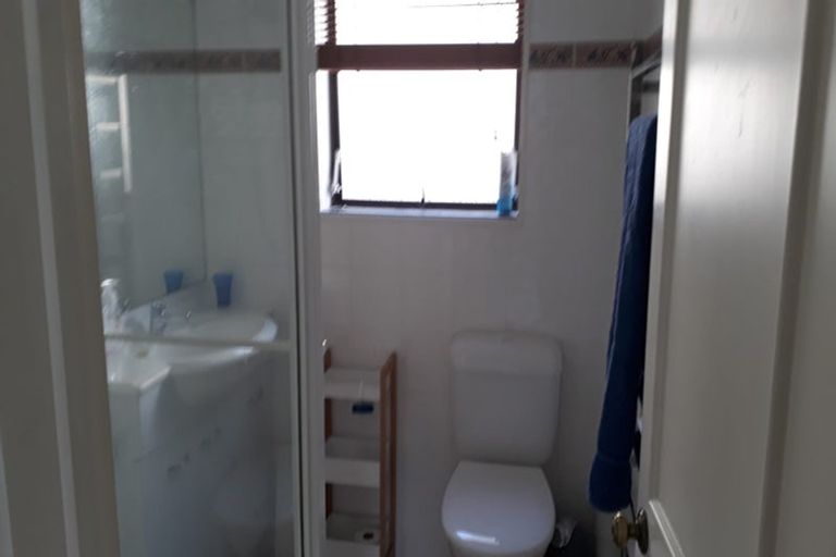 Photo of property in 1/40 Rothesay Bay Road, Rothesay Bay, Auckland, 0630