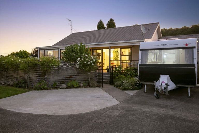 Photo of property in 3a Dorothy Drive, Acacia Bay, Taupo, 3330