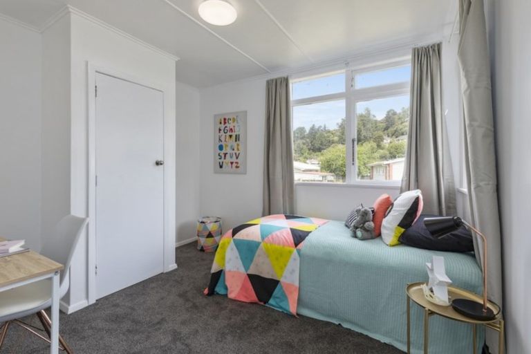 Photo of property in 35 Hanson Grove, Stokes Valley, Lower Hutt, 5019