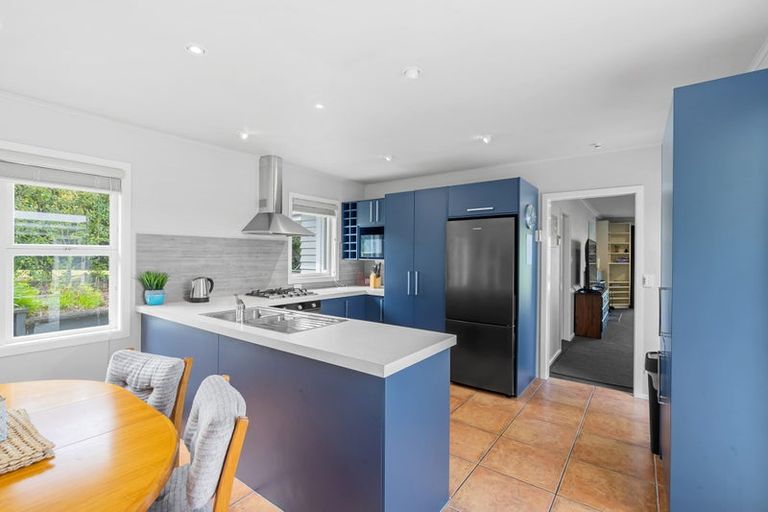 Photo of property in 2 Alberta Street, Acacia Bay, Taupo, 3330