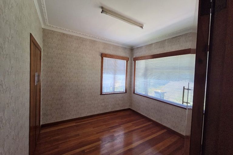 Photo of property in 207 Titirangi Road, Titirangi, Auckland, 0604