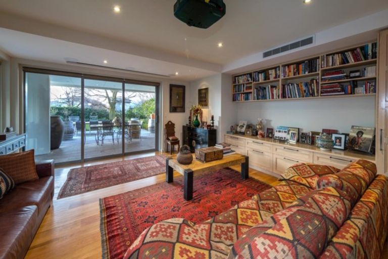 Photo of property in 28 Kennedy Crescent, Wanaka, 9305