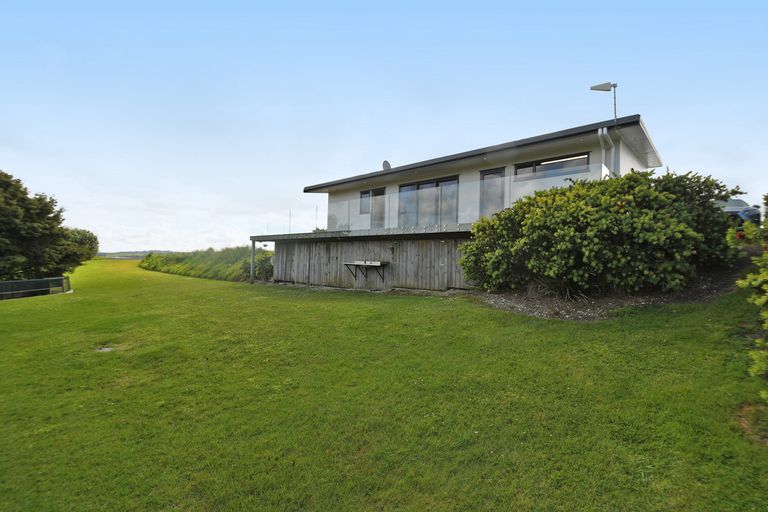 Photo of property in 15 Tamahunga Road, Kaiwaka, 0573