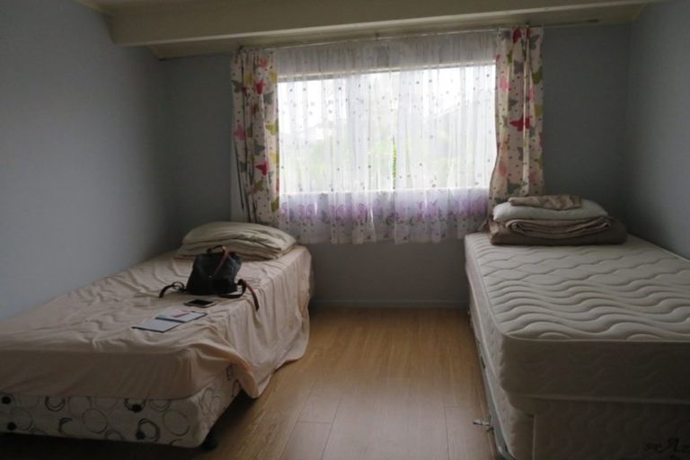 Photo of property in 1/138 East Coast Road, Forrest Hill, Auckland, 0620