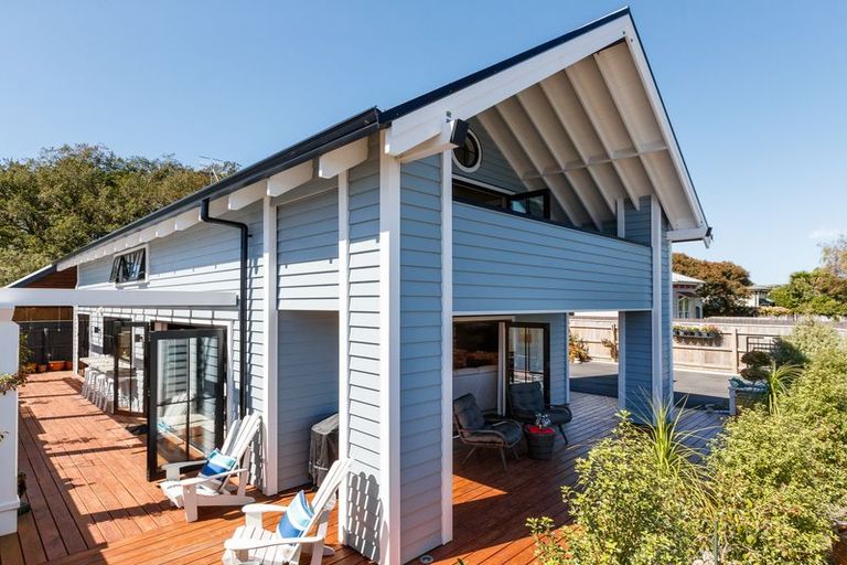 Photo of property in 5 Colombo Street, Hokowhitu, Palmerston North, 4410