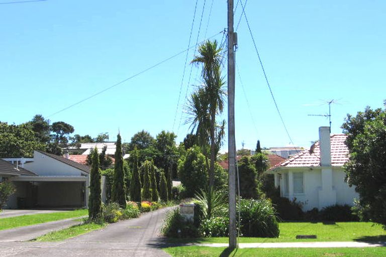 Photo of property in 1/132 Nile Road, Milford, Auckland, 0620