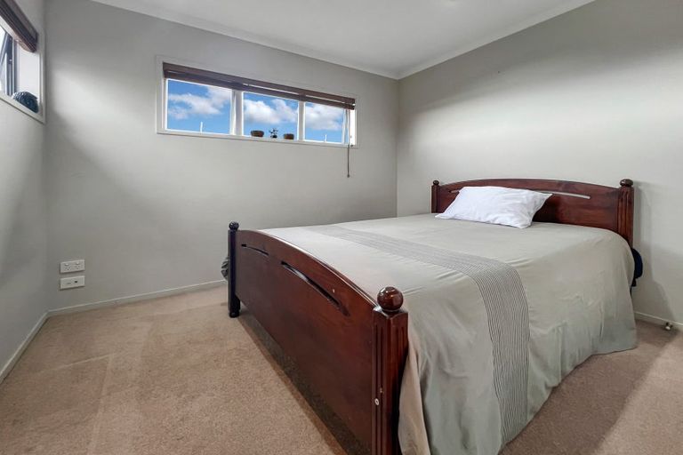 Photo of property in 36 Anchorite Way, Red Beach, 0932