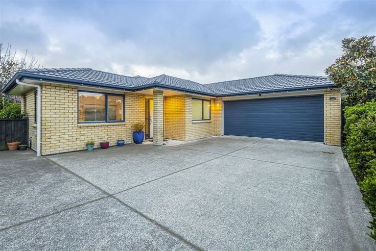 Photo of property in 106b Simpson Road, Henderson Valley, Auckland, 0614