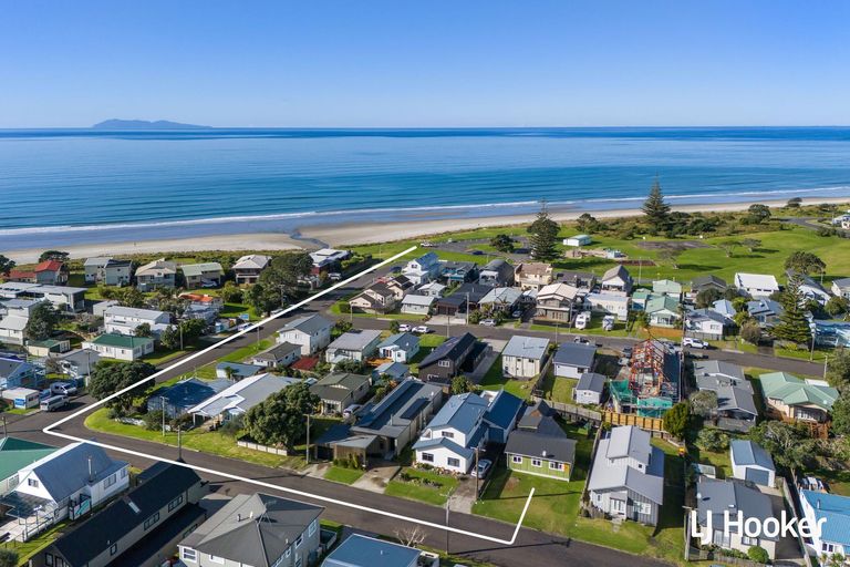 Photo of property in 12 Marine Avenue, Waihi Beach, 3611