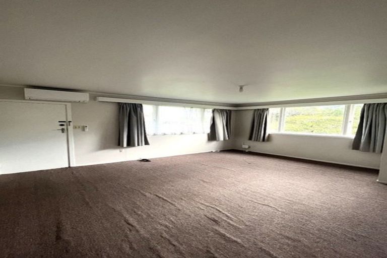 Photo of property in 60 Edmonton Road, Henderson, Auckland, 0612