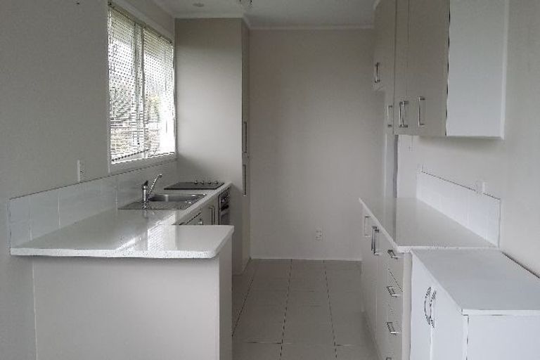 Photo of property in 1/36 Knightsbridge Drive, Forrest Hill, Auckland, 0620