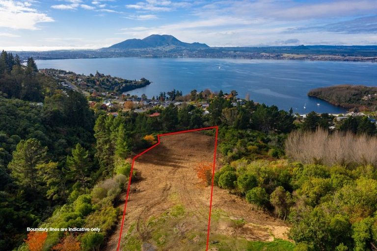 Photo of property in 439 Gillespie Place, Acacia Bay, Taupo, 3385