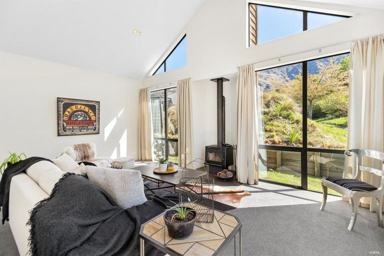 Photo of property in 16 Harrys Close, Arthurs Point, Queenstown, 9371