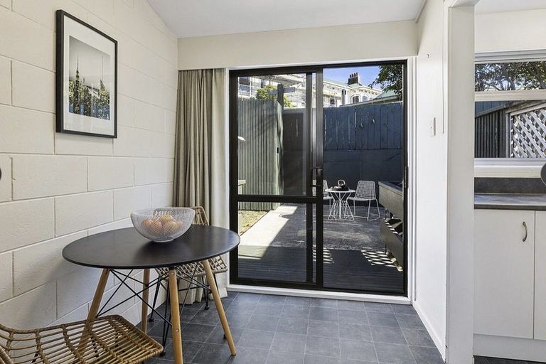 Photo of property in 2/11 Anderson Terrace, Mount Cook, Wellington, 6021