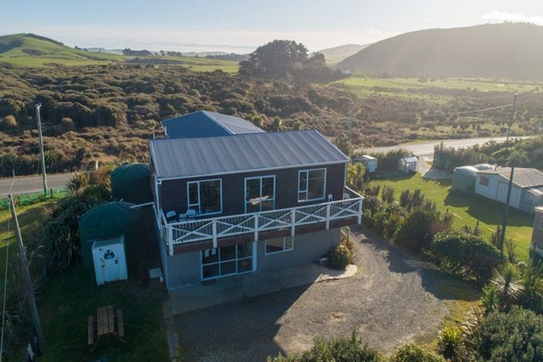 Photo of property in 529 Waikawa-curio Bay Road, Curio Bay, Tokanui, 9884