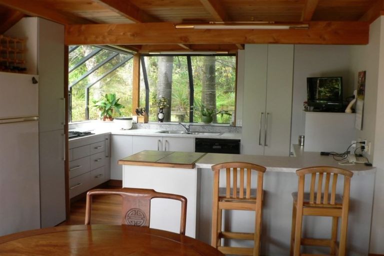 Photo of property in 53 Rayner Road, Piha, New Lynn, 0772