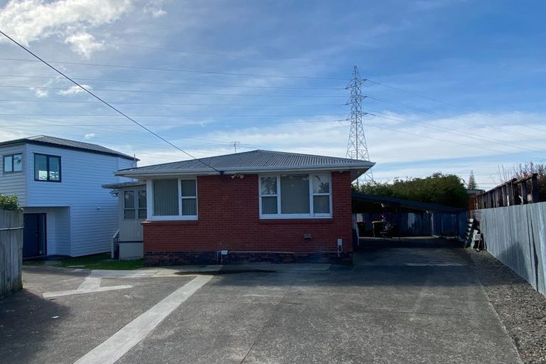 Photo of property in 15 Kiernan Place, Kelston, Auckland, 0602