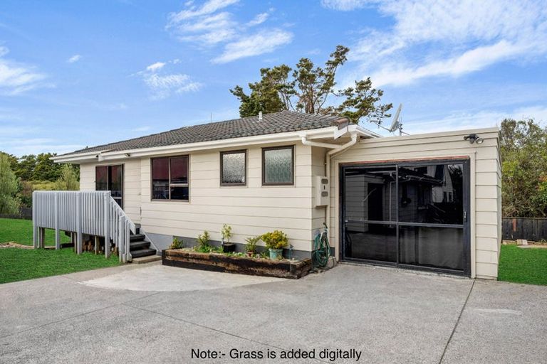 Photo of property in 2/33 Seaward Place, Wattle Downs, Auckland, 2103