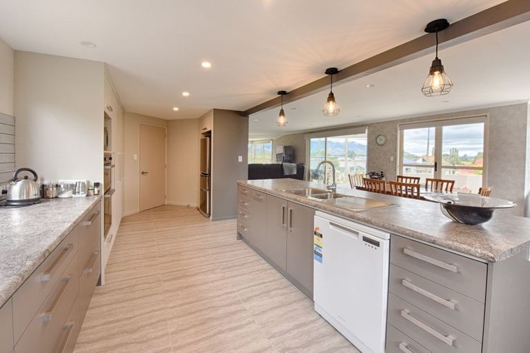 Photo of property in 15 Aotea Crescent, Gore, 9710