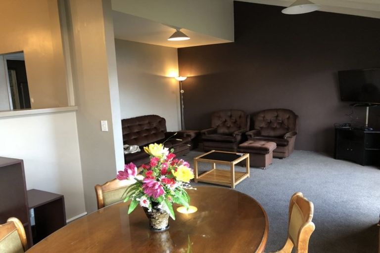 Photo of property in 15a Cameron Place, Fernhill, Queenstown, 9300