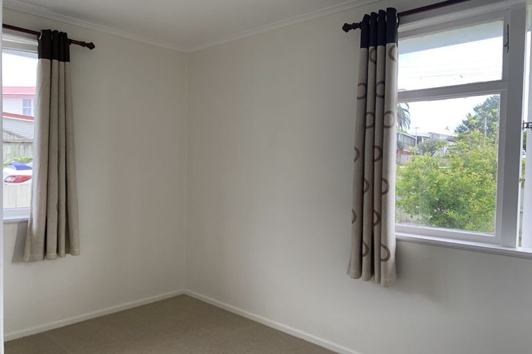 Photo of property in 1/8 Valdale Road, Henderson, Auckland, 0610