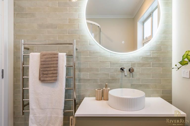 Photo of property in 70b Heretaunga Square, Silverstream, Upper Hutt, 5019