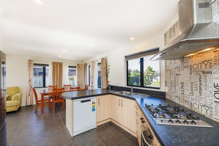 Photo of property in 15 Orlando Way, Kelvin Grove, Palmerston North, 4414
