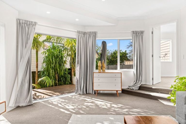 Photo of property in 7a Justin Place, Te Atatu Peninsula, Auckland, 0610