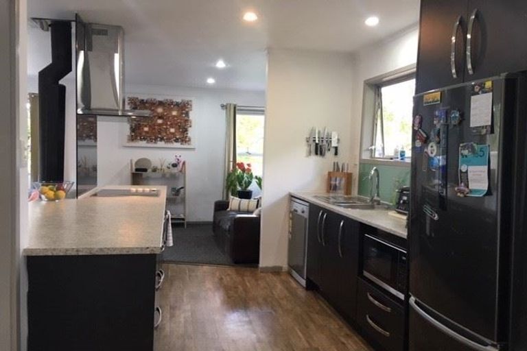 Photo of property in 11 Temuri Place, Glendene, Auckland, 0602